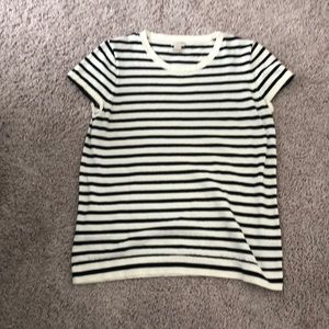 Short sleeve sweater